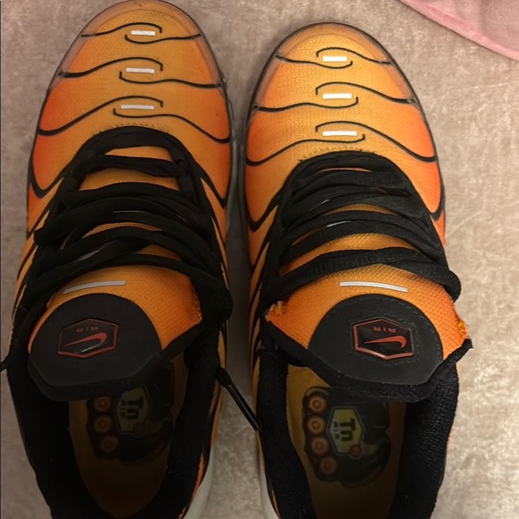 Nike AIRMAX SIZE 4 YOUTH Orange &Black Sneakers! - Picture 8 of 9